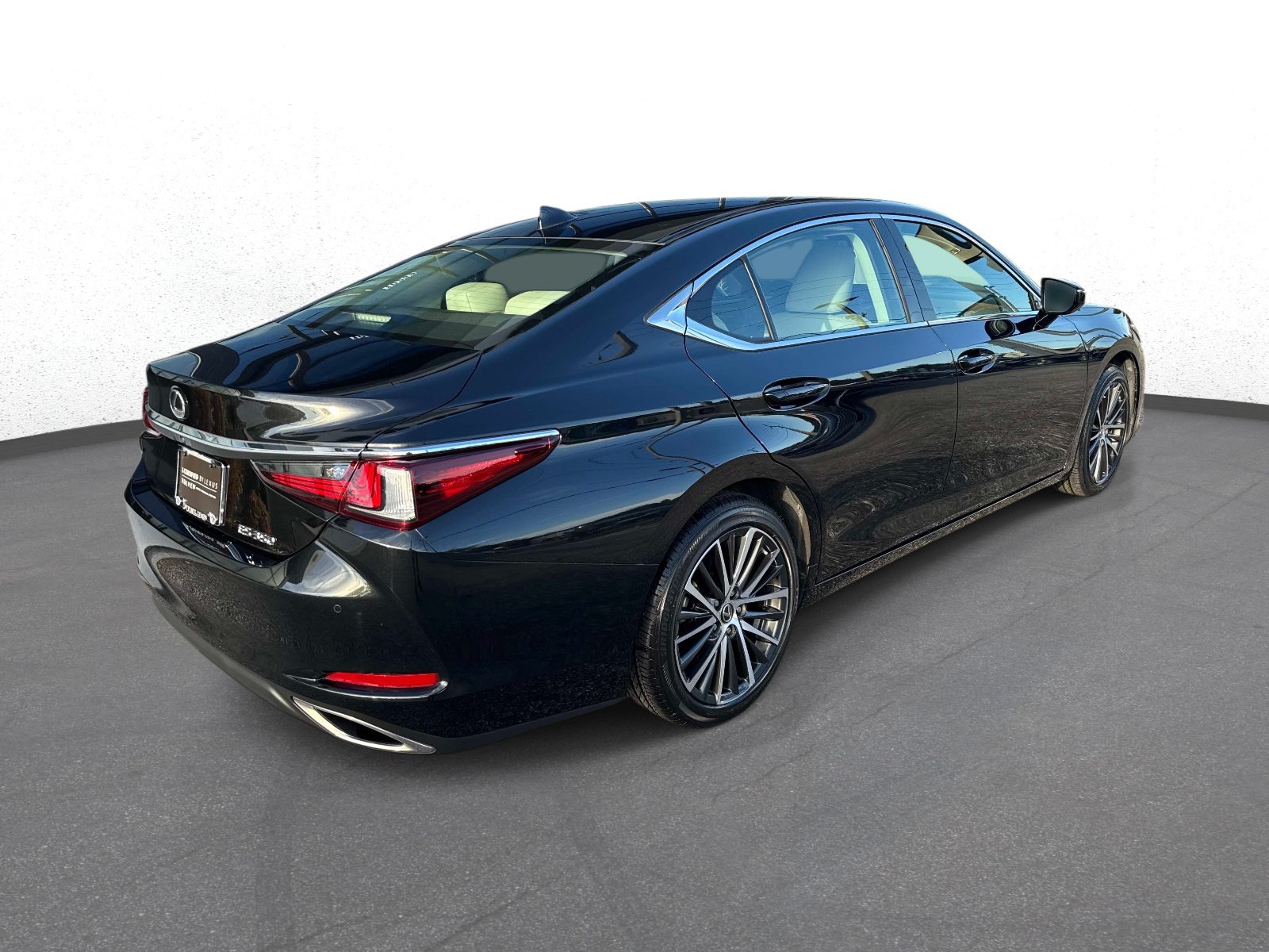Used 2024 Lexus ES 350 w/ Premium Package FWD image 3