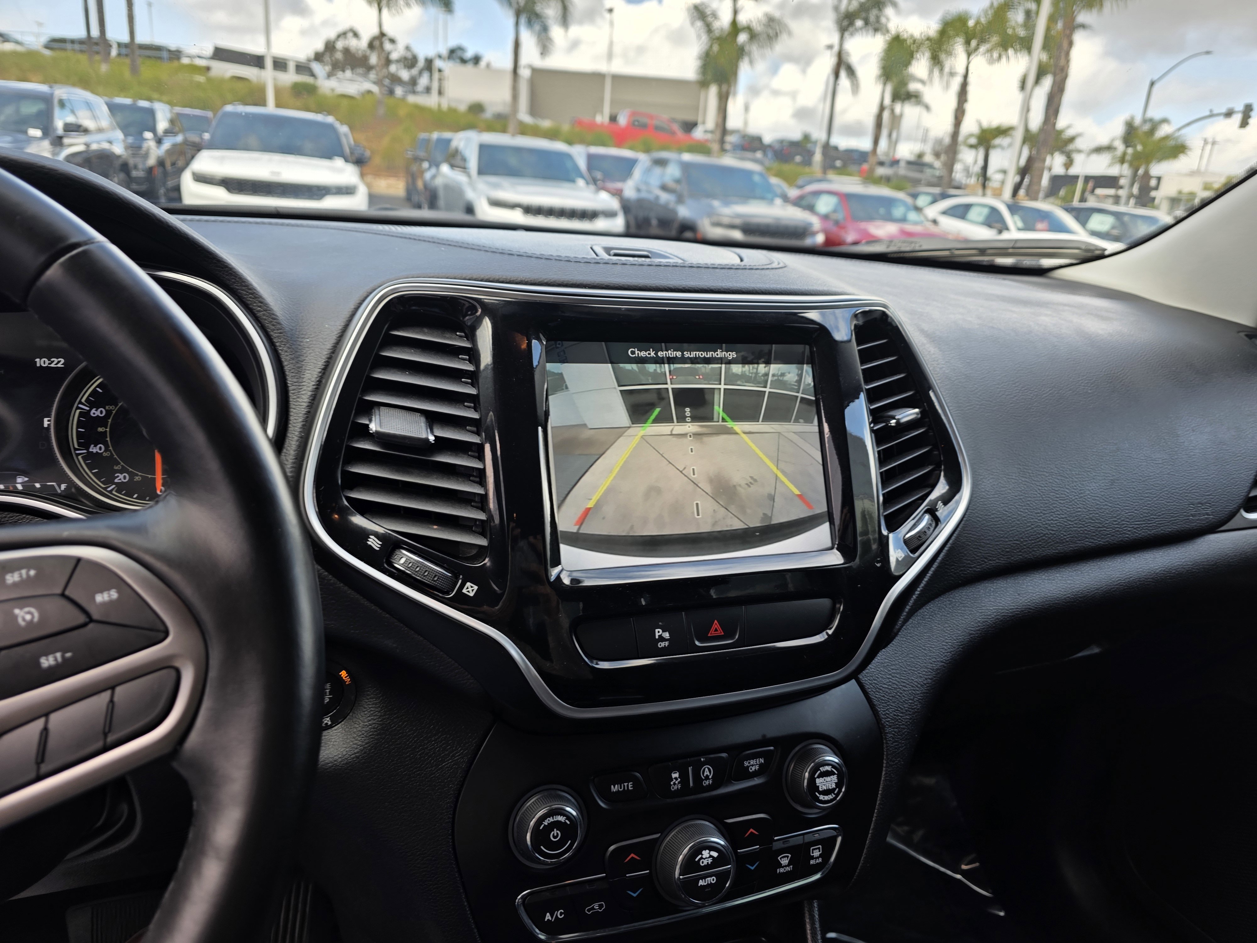 Used 2020 Jeep Cherokee Limited image 17