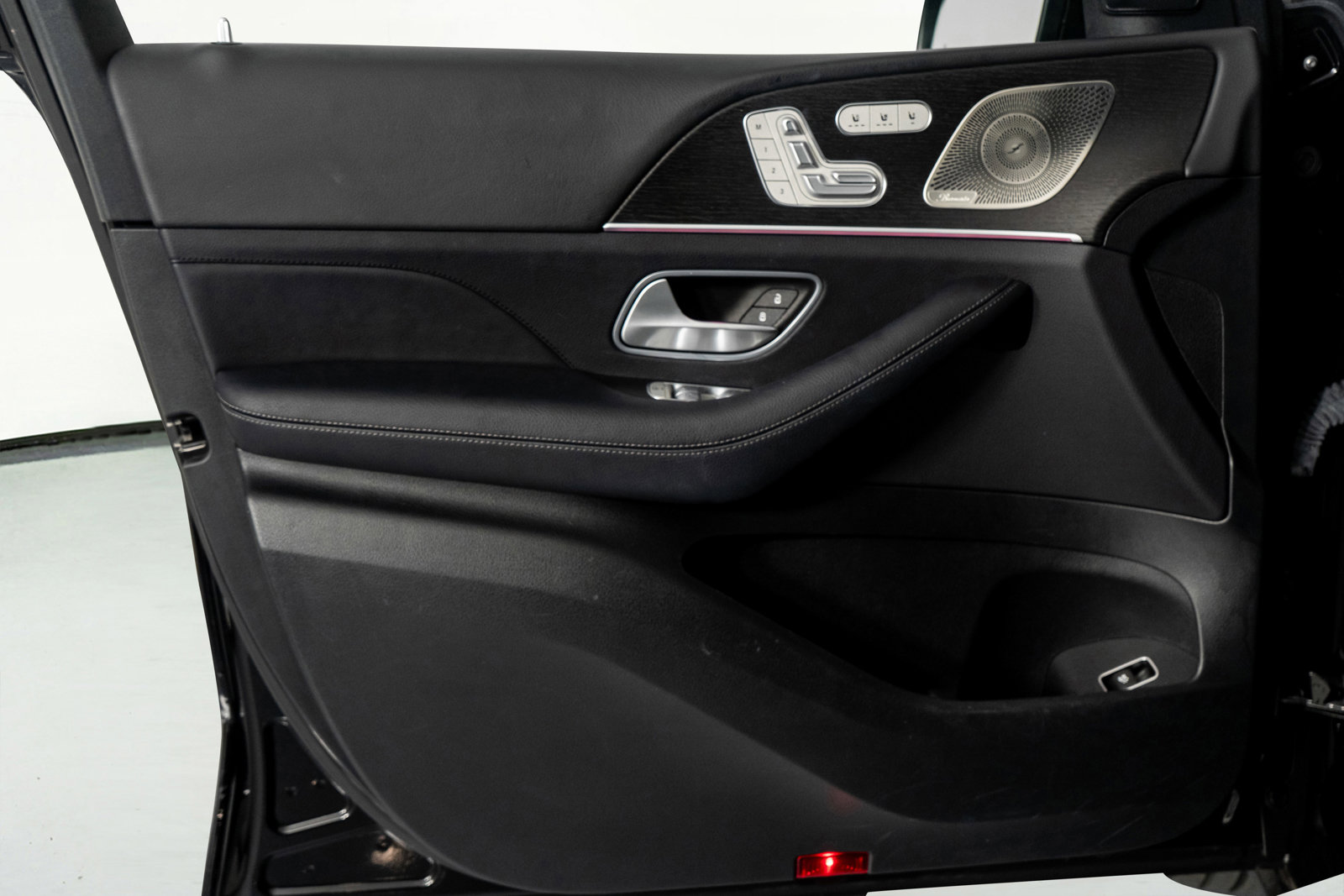 Used 2023 Mercedes-Benz GLS 580 4MATIC image 40