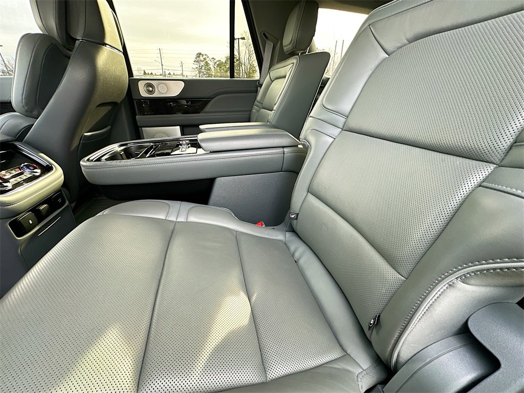 Used 2018 Lincoln Navigator Reserve w/ Technology Package image 4