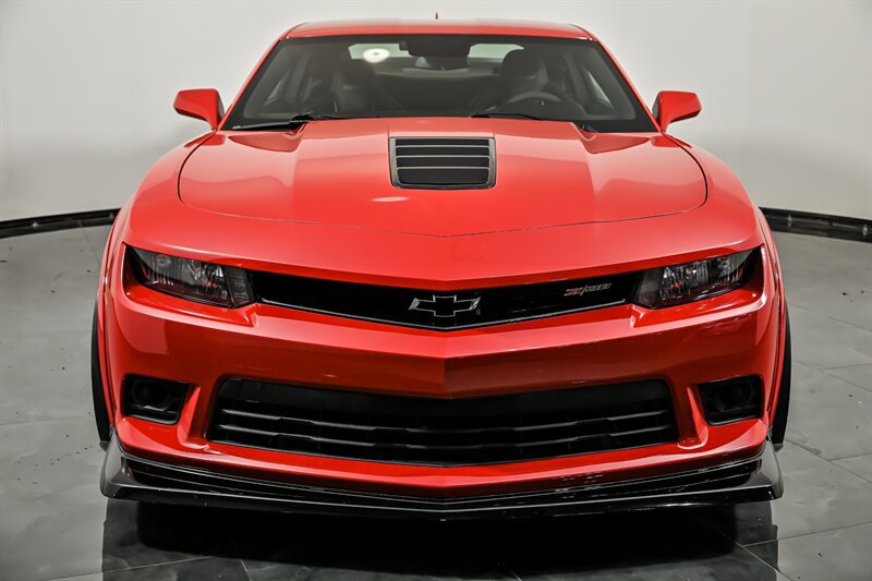 Used 2015 Chevrolet Camaro Z/28 RWD image 4