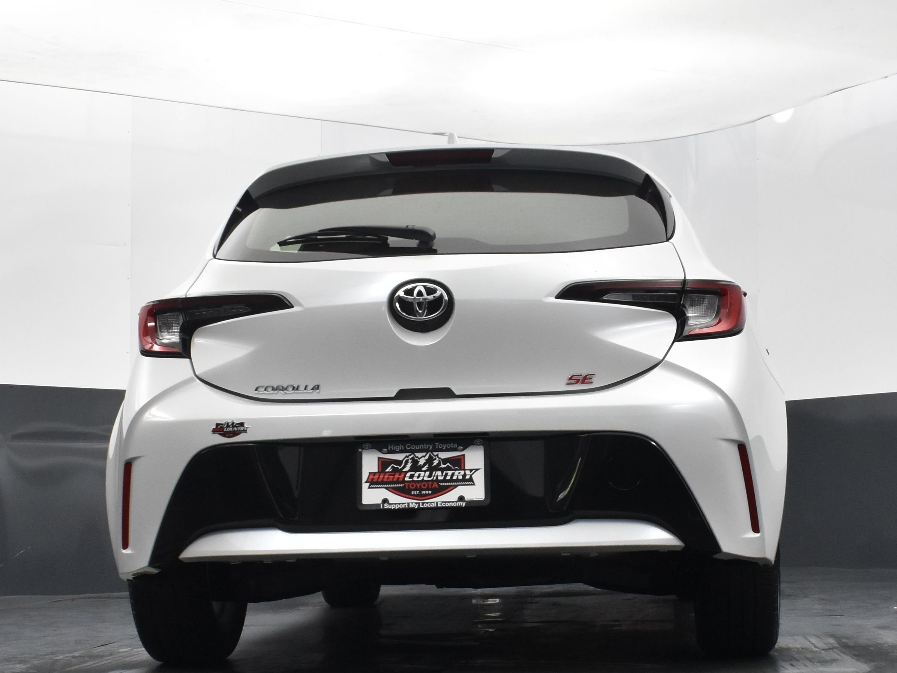 Used 2025 Toyota Corolla SE image 40