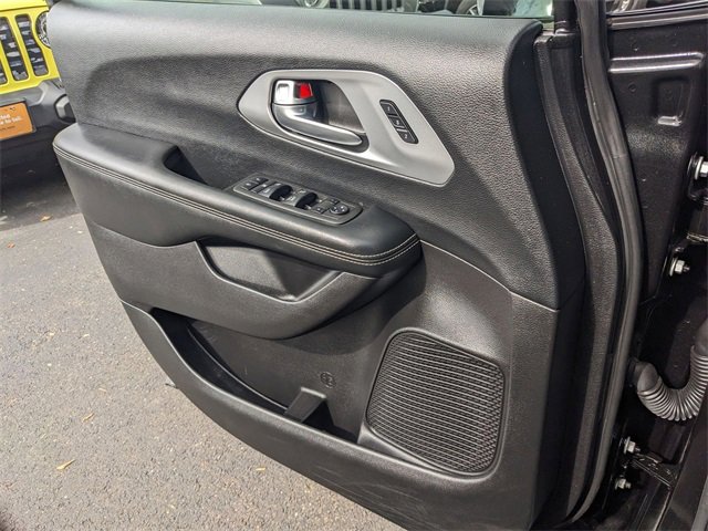 Certified 2021 Chrysler Pacifica Touring-L w/ S Appearance Package image 18