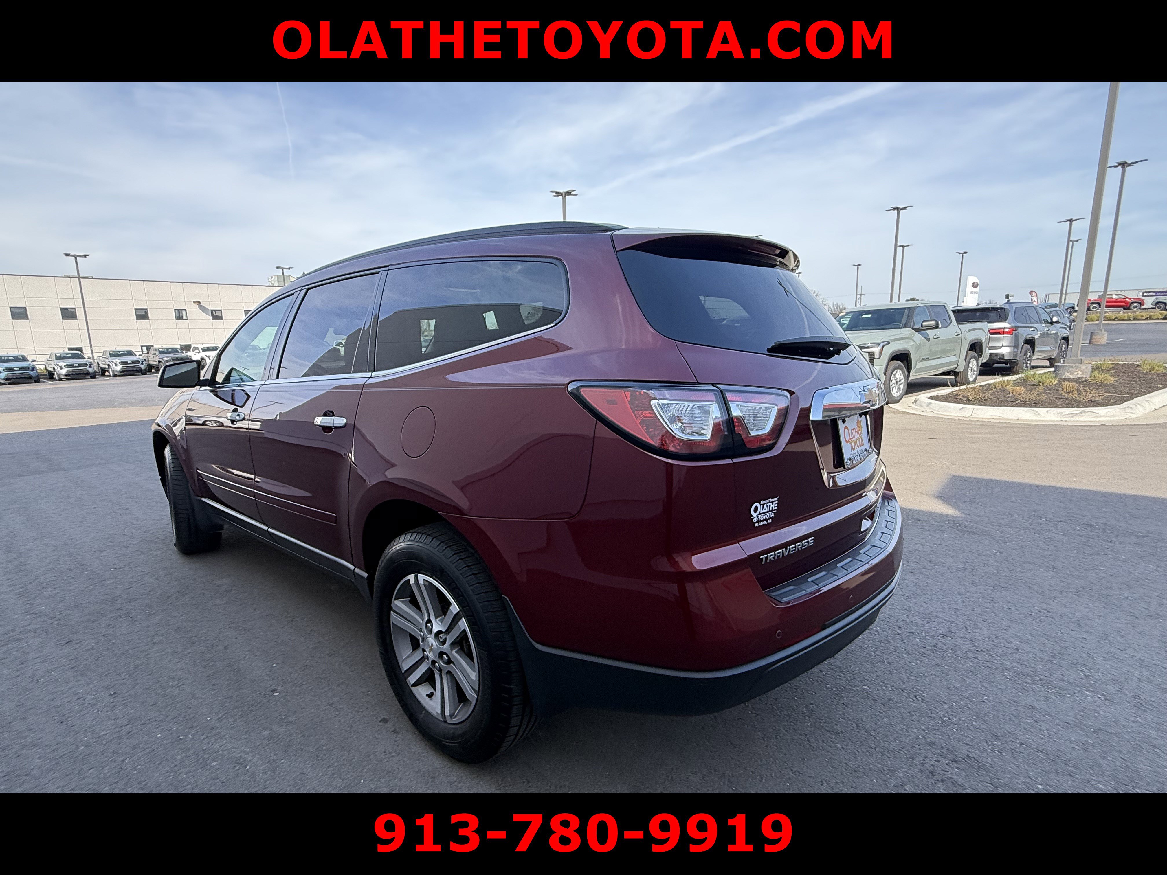 Used 2017 Chevrolet Traverse LT image 3