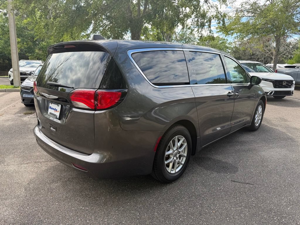 Used 2023 Chrysler Voyager LX FWD image 6