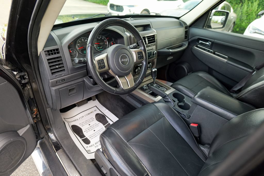 Used 2011 Jeep Liberty Limited w/ Chrome Accents Group AWD/4WD image 19