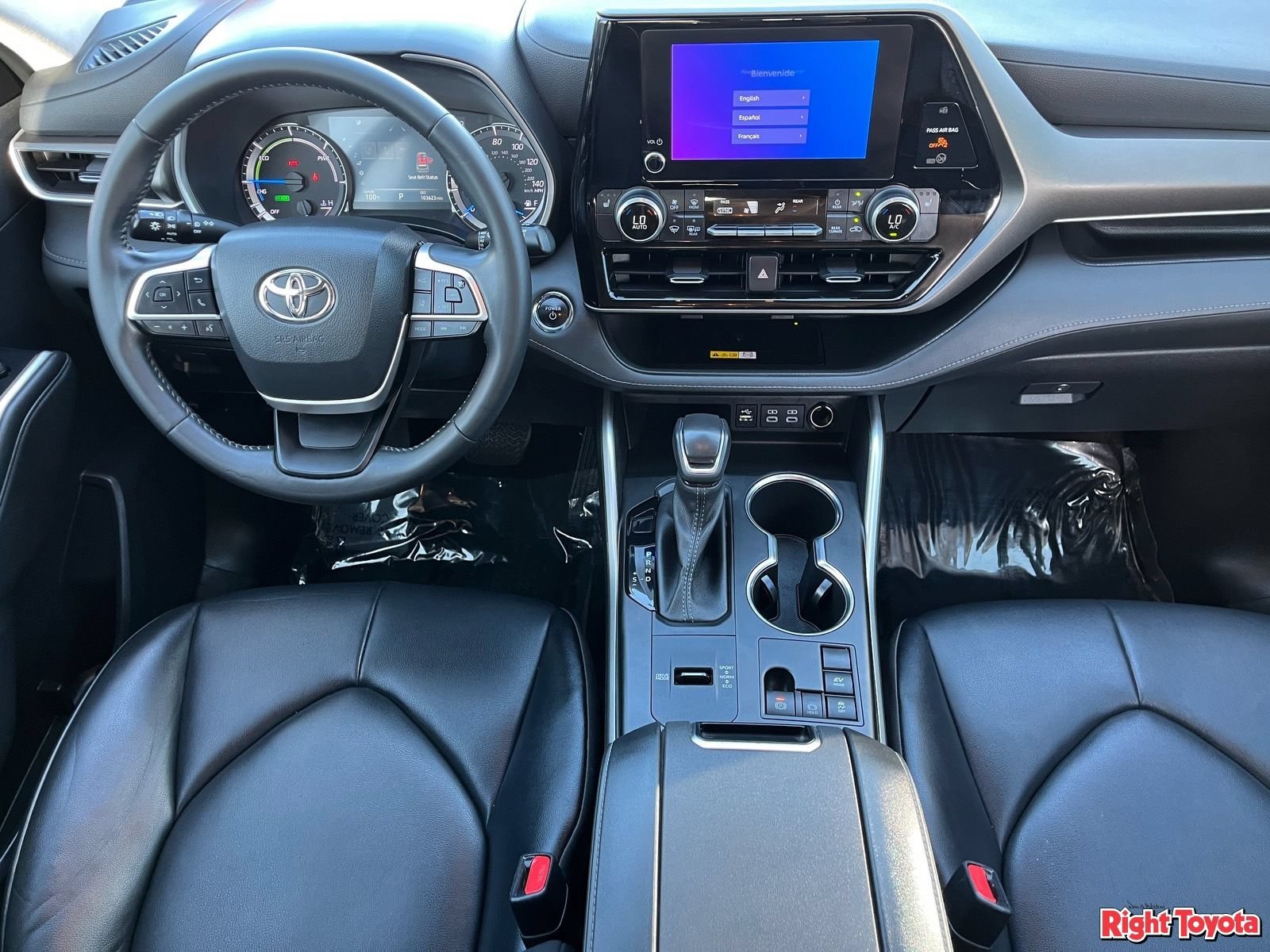 Used 2023 Toyota Highlander XLE FWD image 14