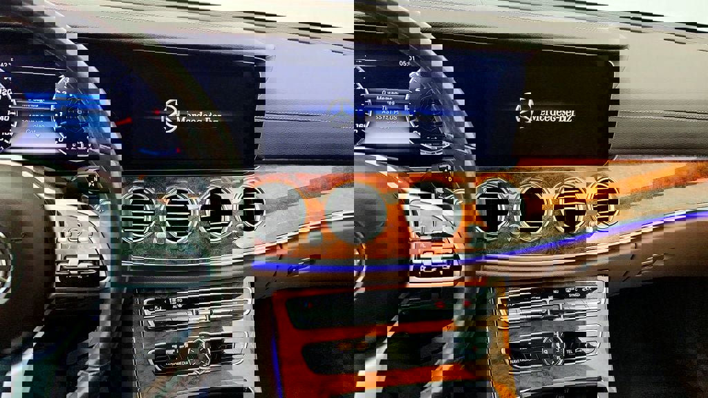 Used 2020 Mercedes-Benz E 450 4MATIC Wagon image 17