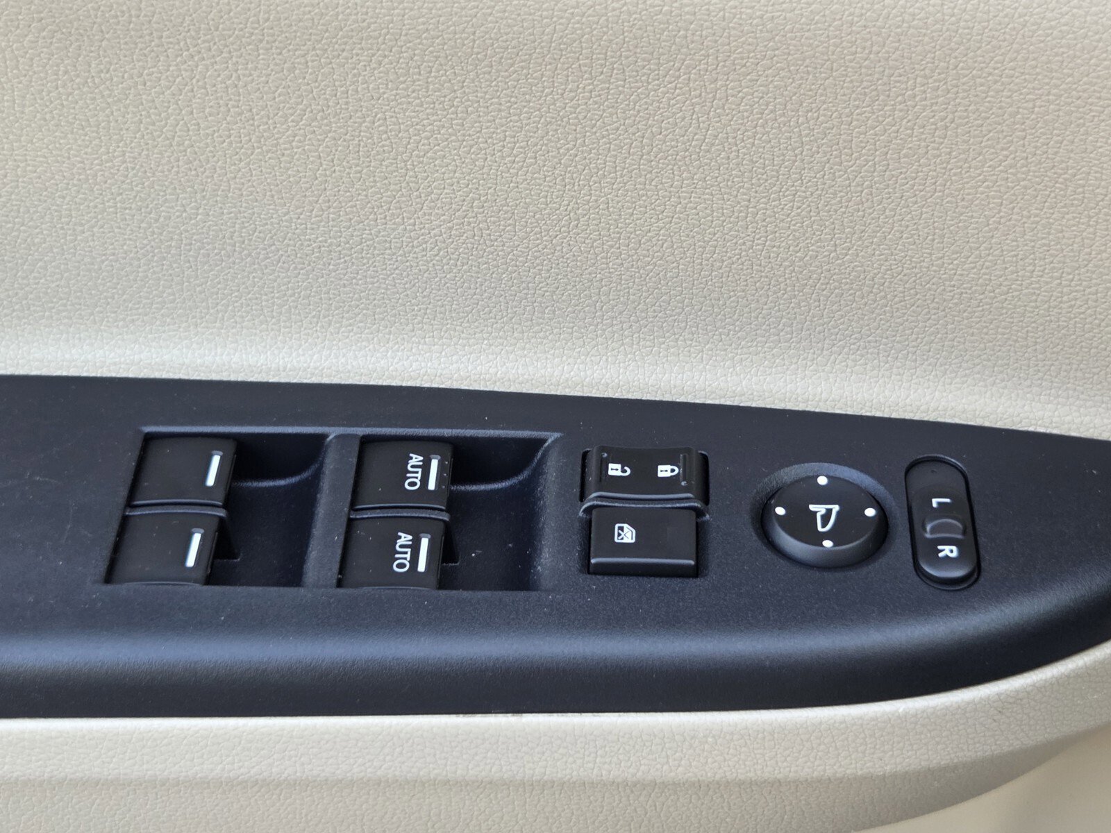 Used 2017 Honda Accord EX-L image 27