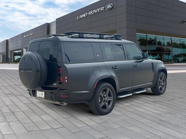 Used 2023 Land Rover Defender 130 X-Dynamic SE image 5