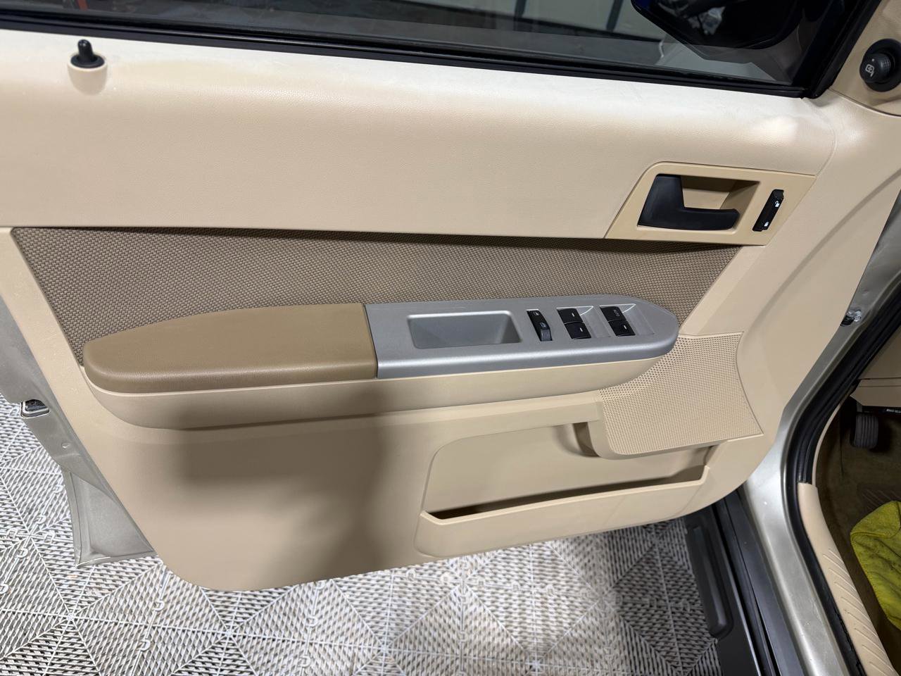 Used 2010 Ford Escape XLT image 25