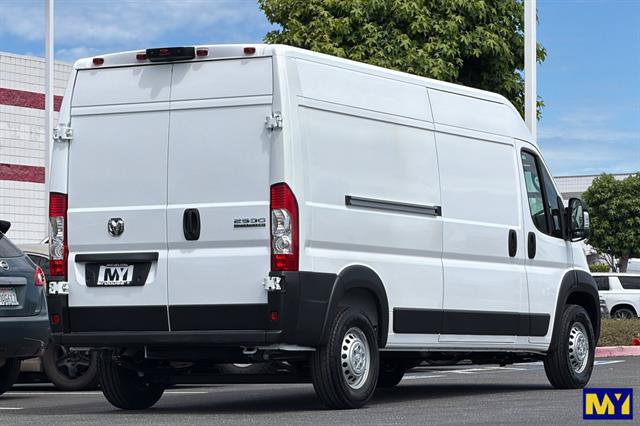 Used 2026 RAM ProMaster 2500 w/ Convenience Group FWD image 4