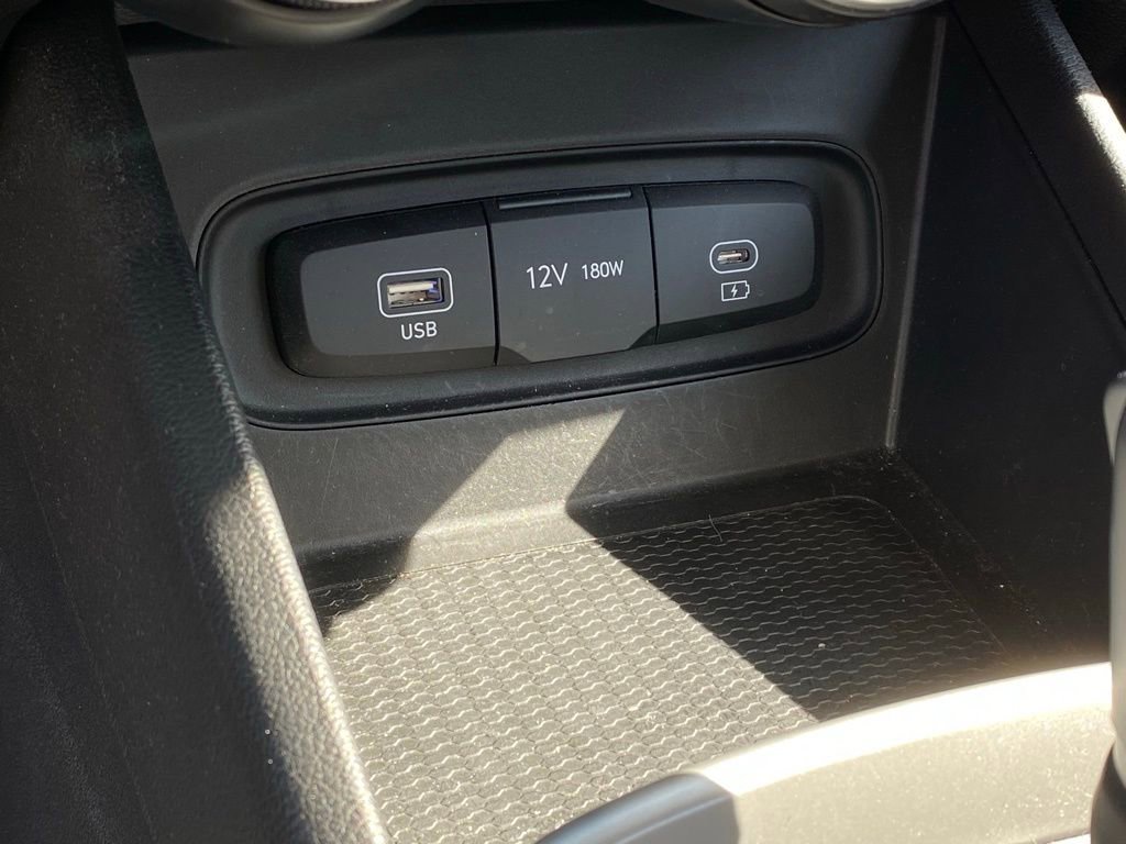 Used 2024 Hyundai Venue SEL image 18