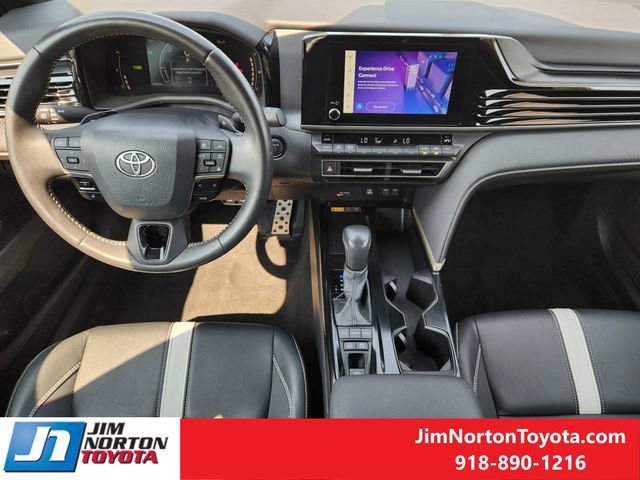 Used 2025 Toyota Camry SE FWD image 25