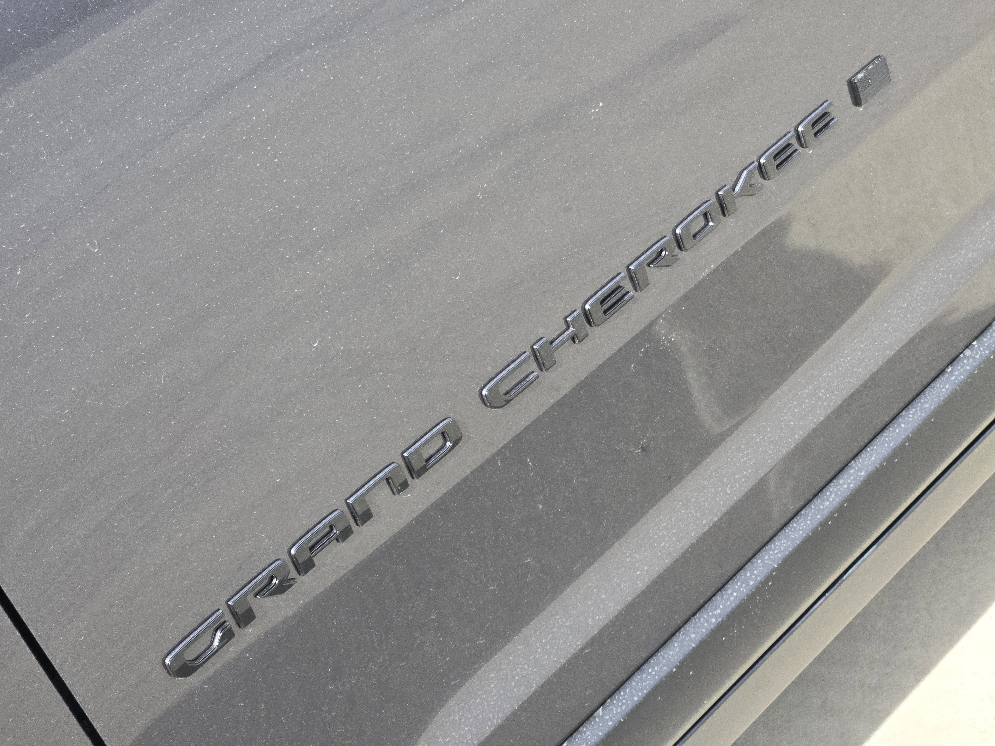 New 2025 Jeep Grand Cherokee L Limited w/ Black Appearance Package image 9