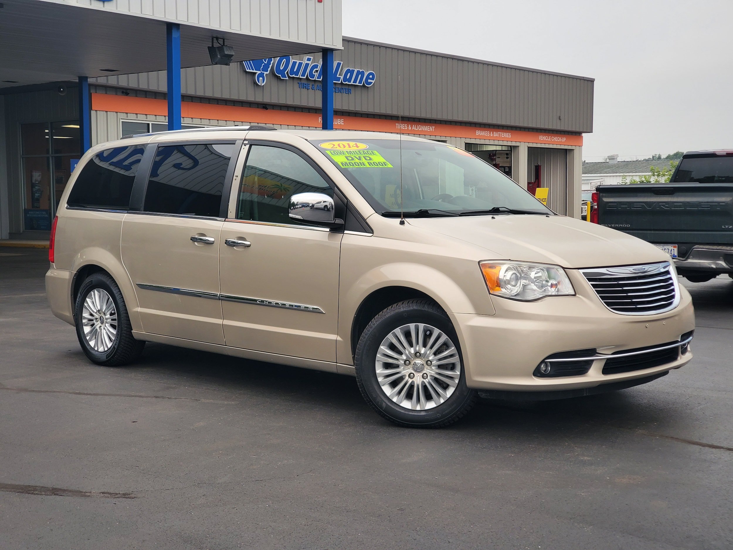Used 2014 Chrysler Town & Country Limited w/ Luxury Group