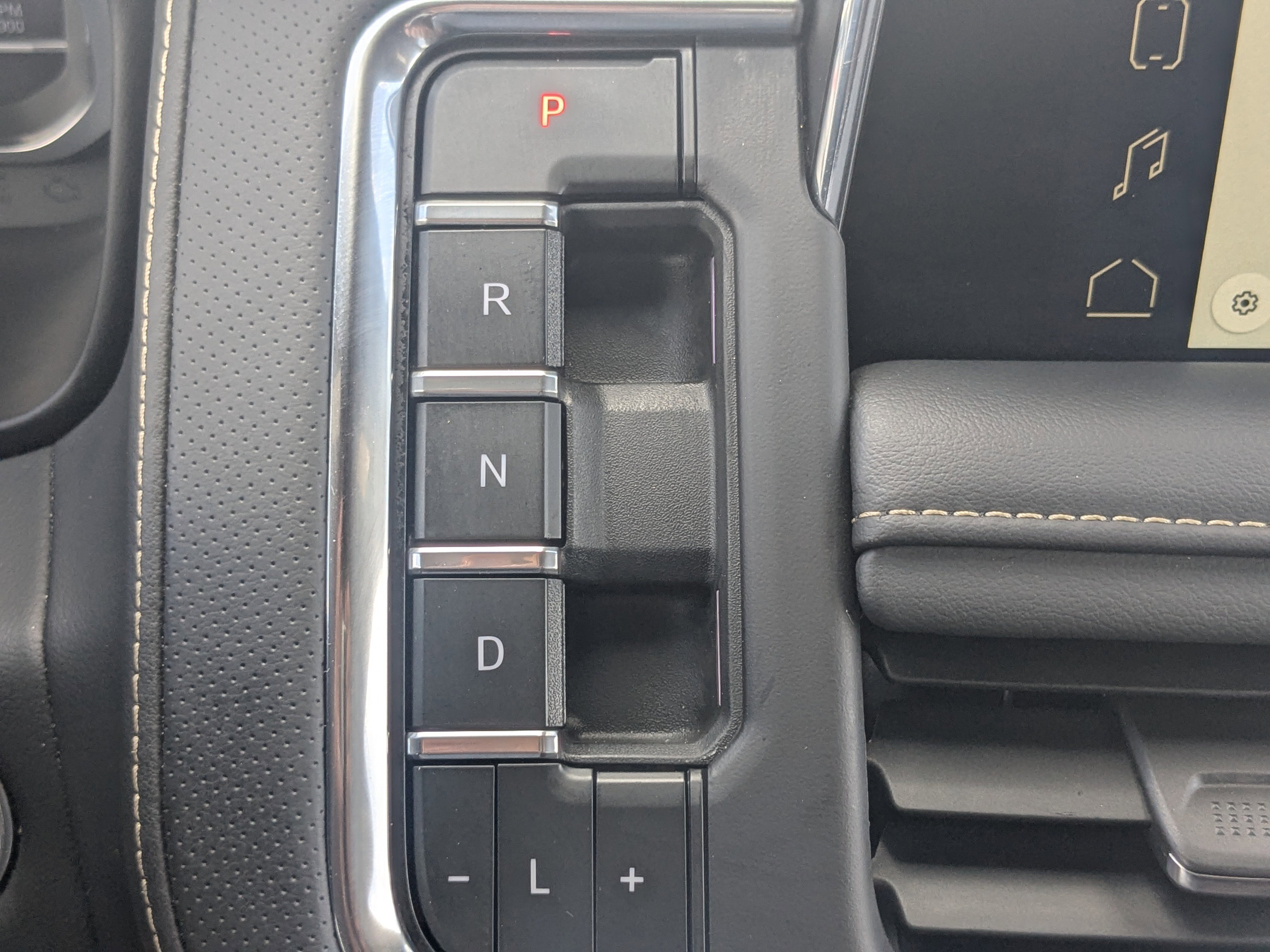 Used 2024 GMC Yukon SLT image 30