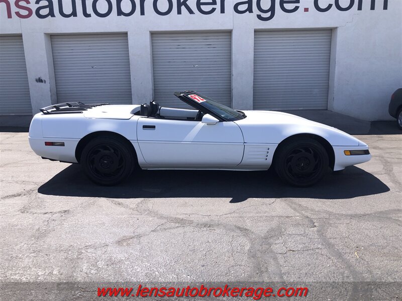 Used 1992 Chevrolet Corvette Convertible RWD image 2