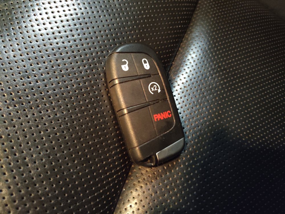 Used 2014 Jeep Grand Cherokee Overland w/ Advanced Technology Group image 32