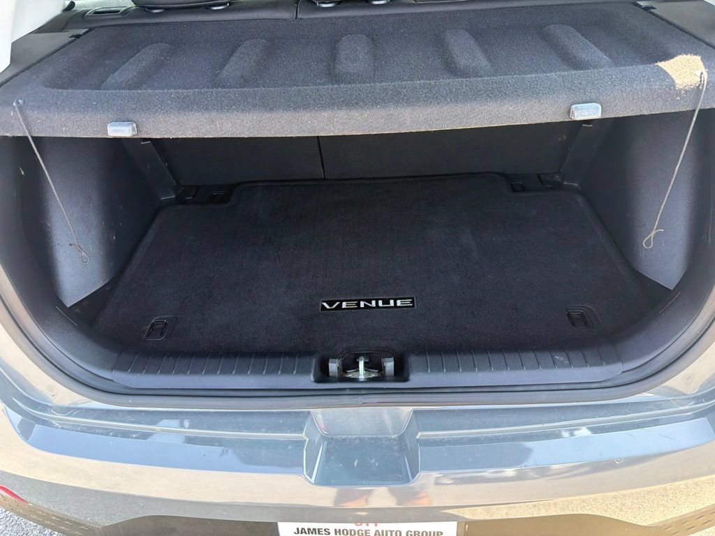 Used 2023 Hyundai Venue SE FWD image 7