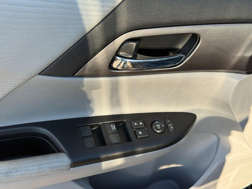Used 2015 Honda Accord LX image 16