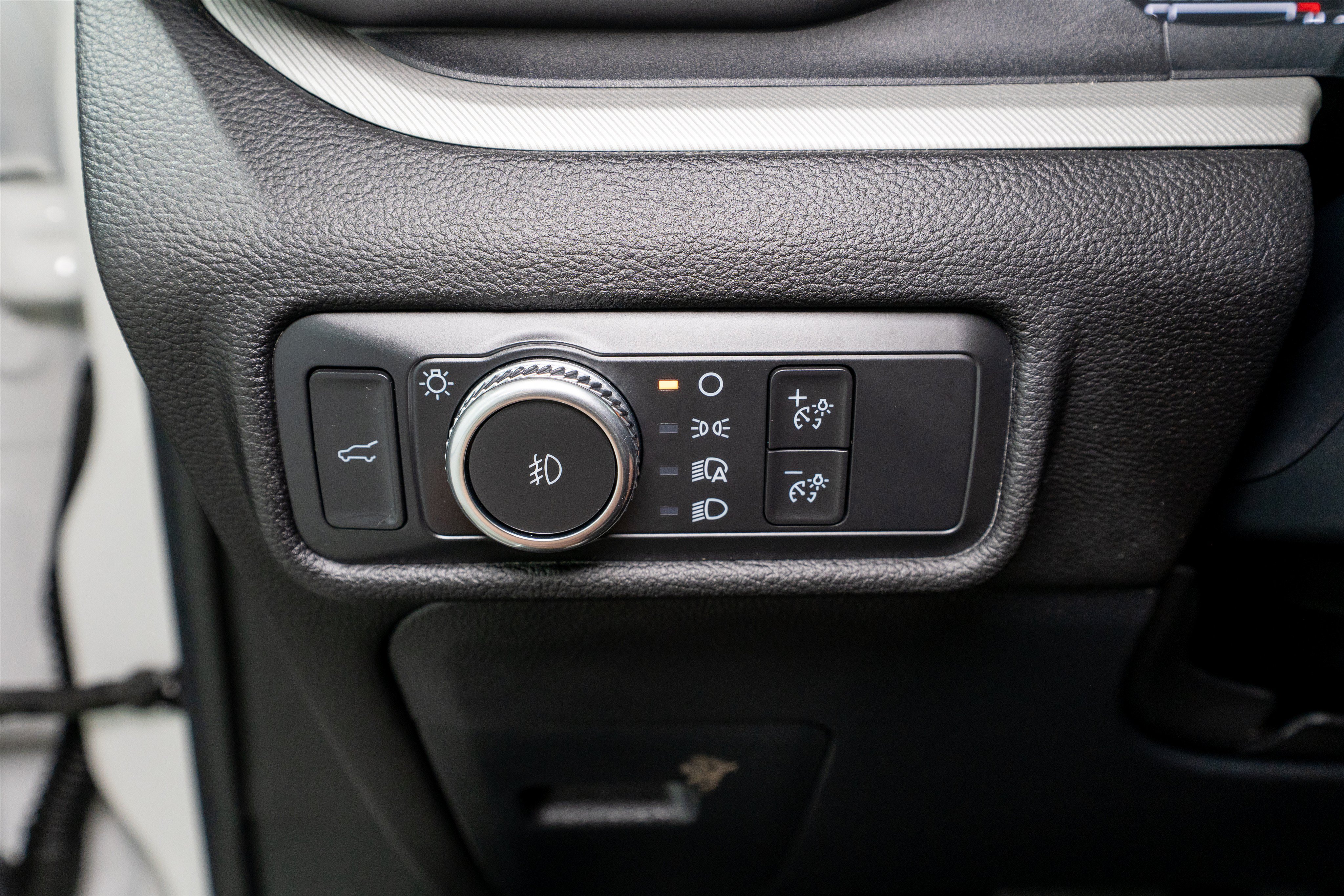 Used 2022 Ford Explorer XLT w/ Equipment Group 202A RWD image 32