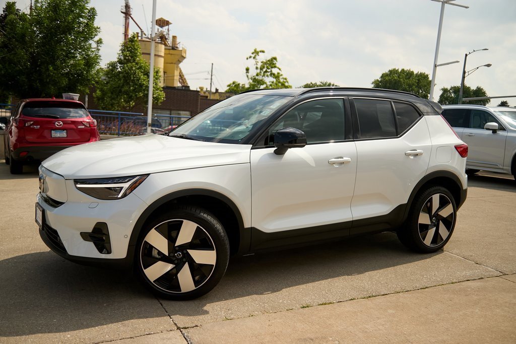 Certified 2023 Volvo XC40 Recharge Ultimate w/ Protection Package Premier image 3