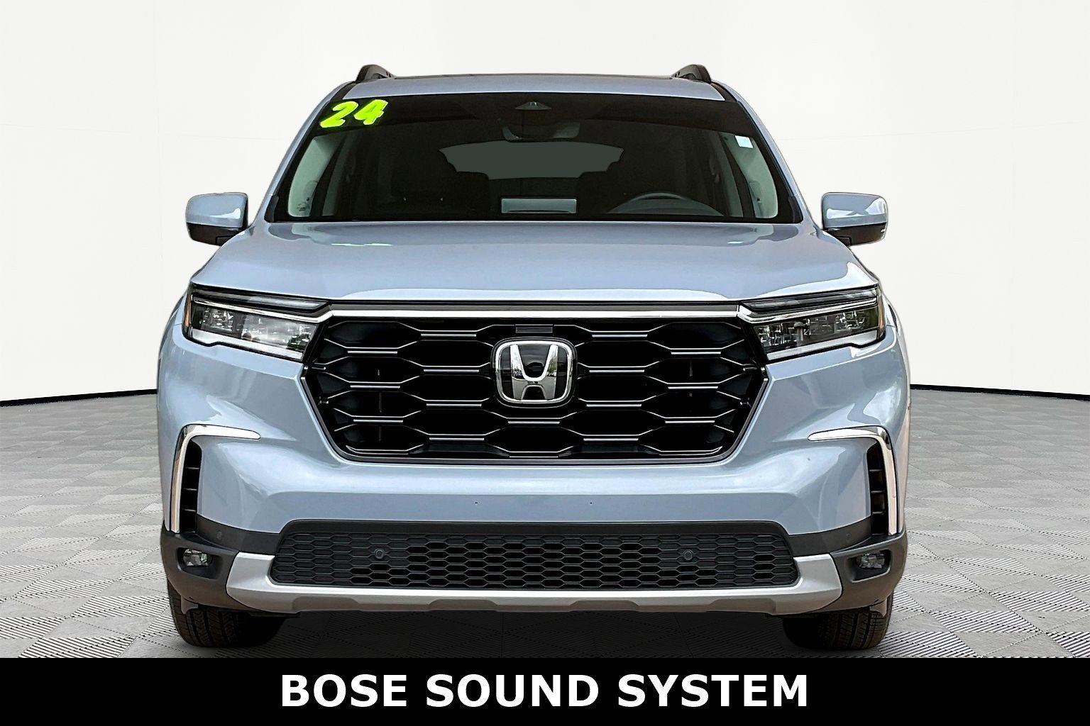 Used 2024 Honda Pilot Touring image 2