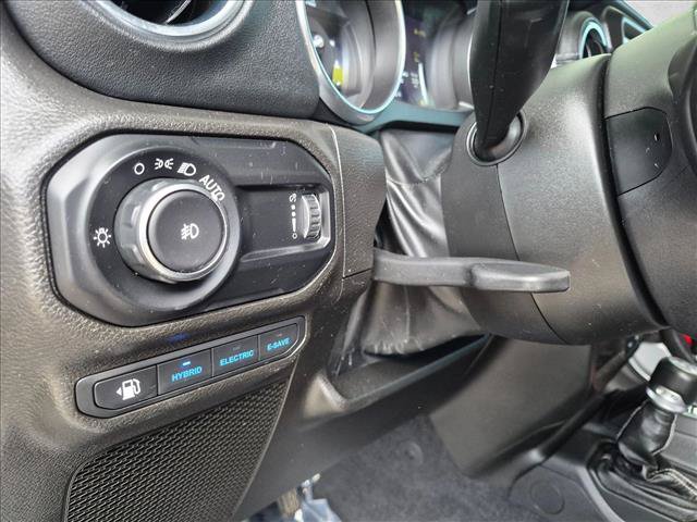 Used 2023 Jeep Wrangler Unlimited Sahara w/ Cold Weather Group AWD/4WD image 16