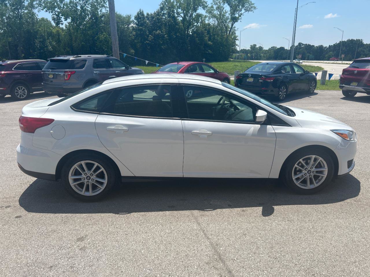 Used 2018 Ford Focus SE FWD image 4