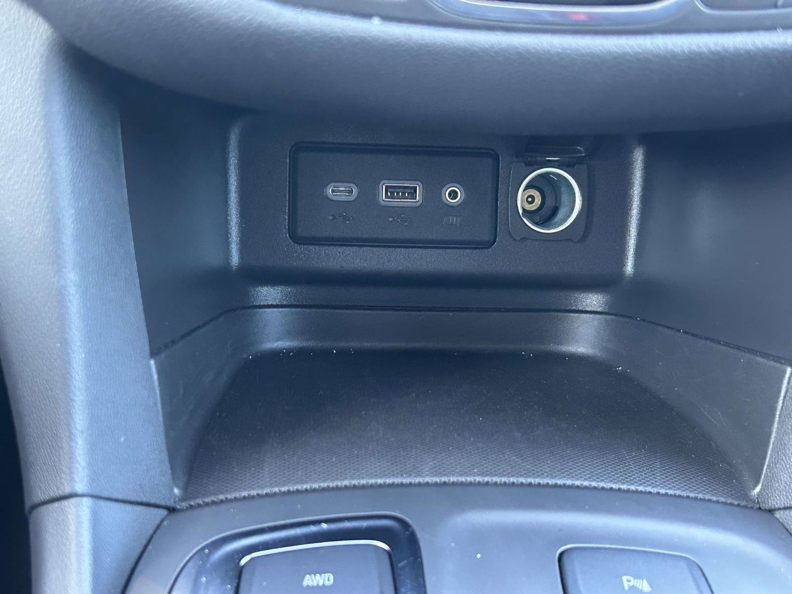 Used 2024 Chevrolet Equinox LT image 24