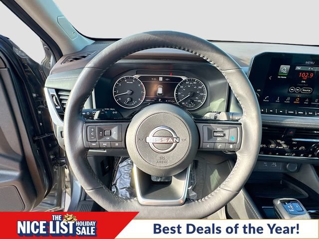 Used 2023 Nissan Rogue SL w/ SL Premium Package image 11