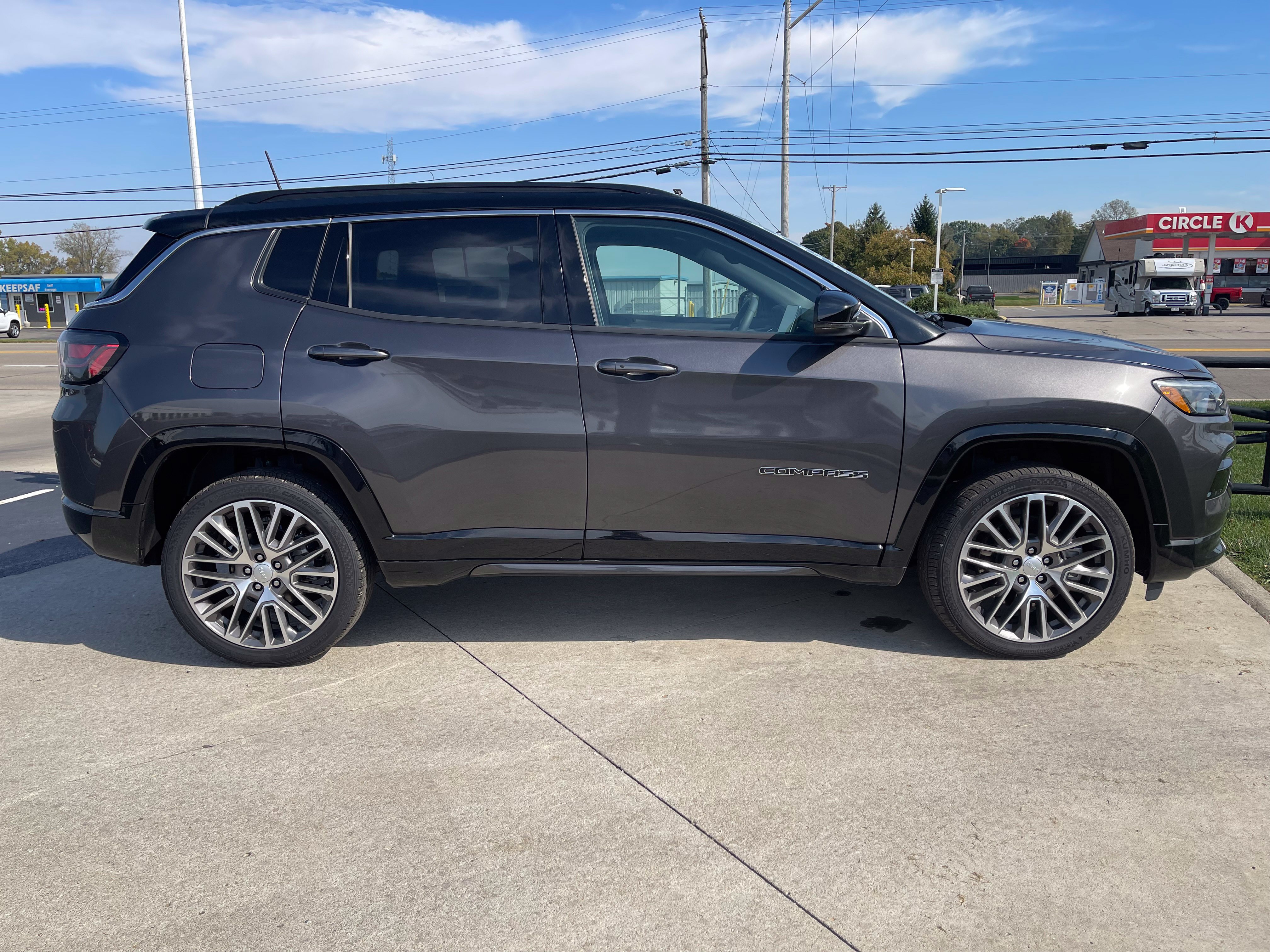 Used 2024 Jeep Compass Limited w/ Elite Group AWD/4WD image 9