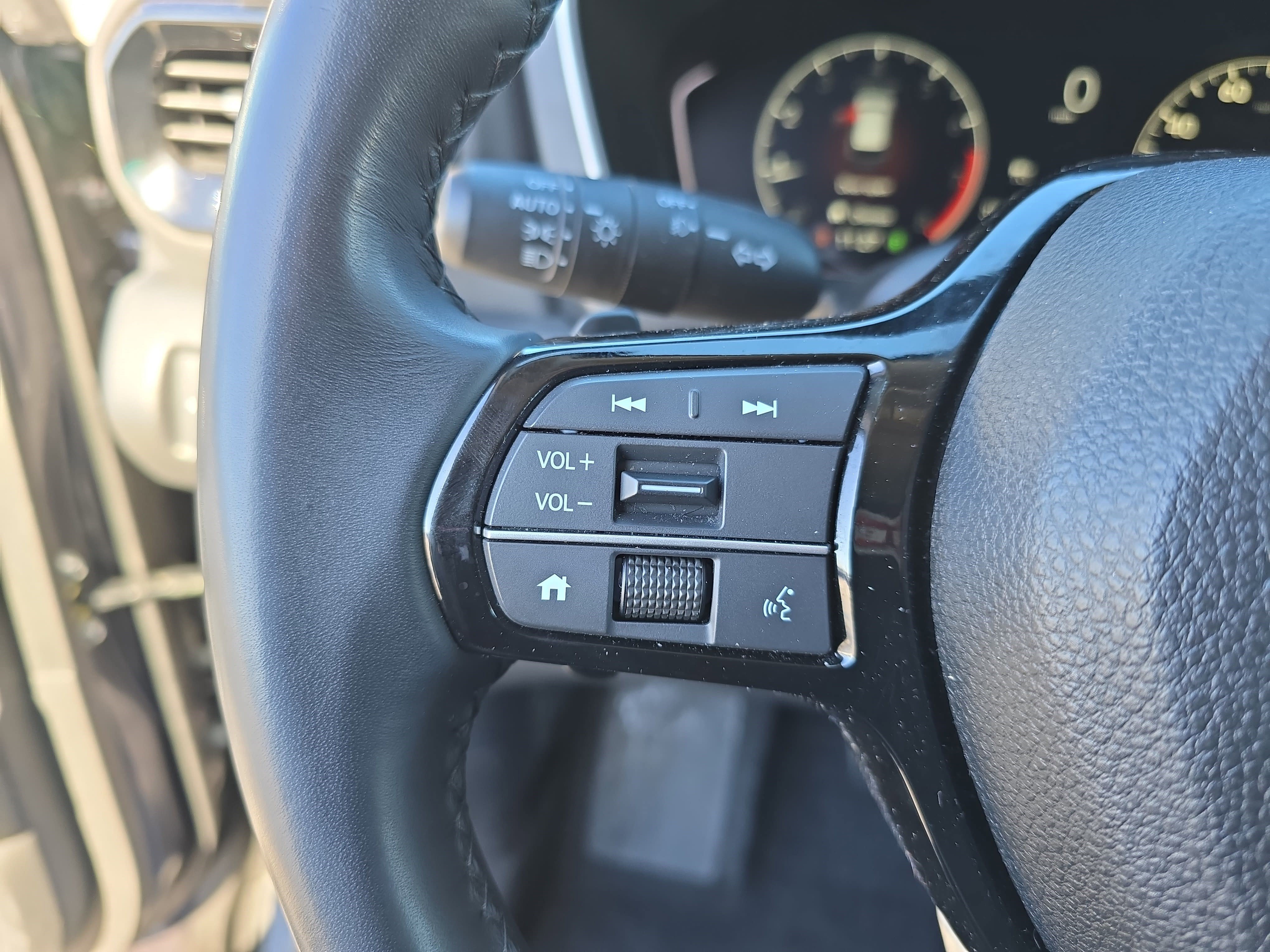 Used 2025 Honda Pilot Touring image 17