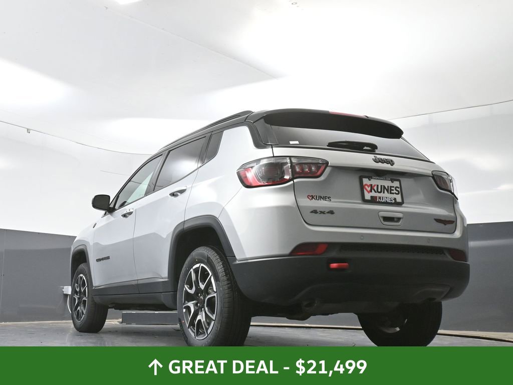 Used 2025 Jeep Compass Trailhawk AWD/4WD image 58