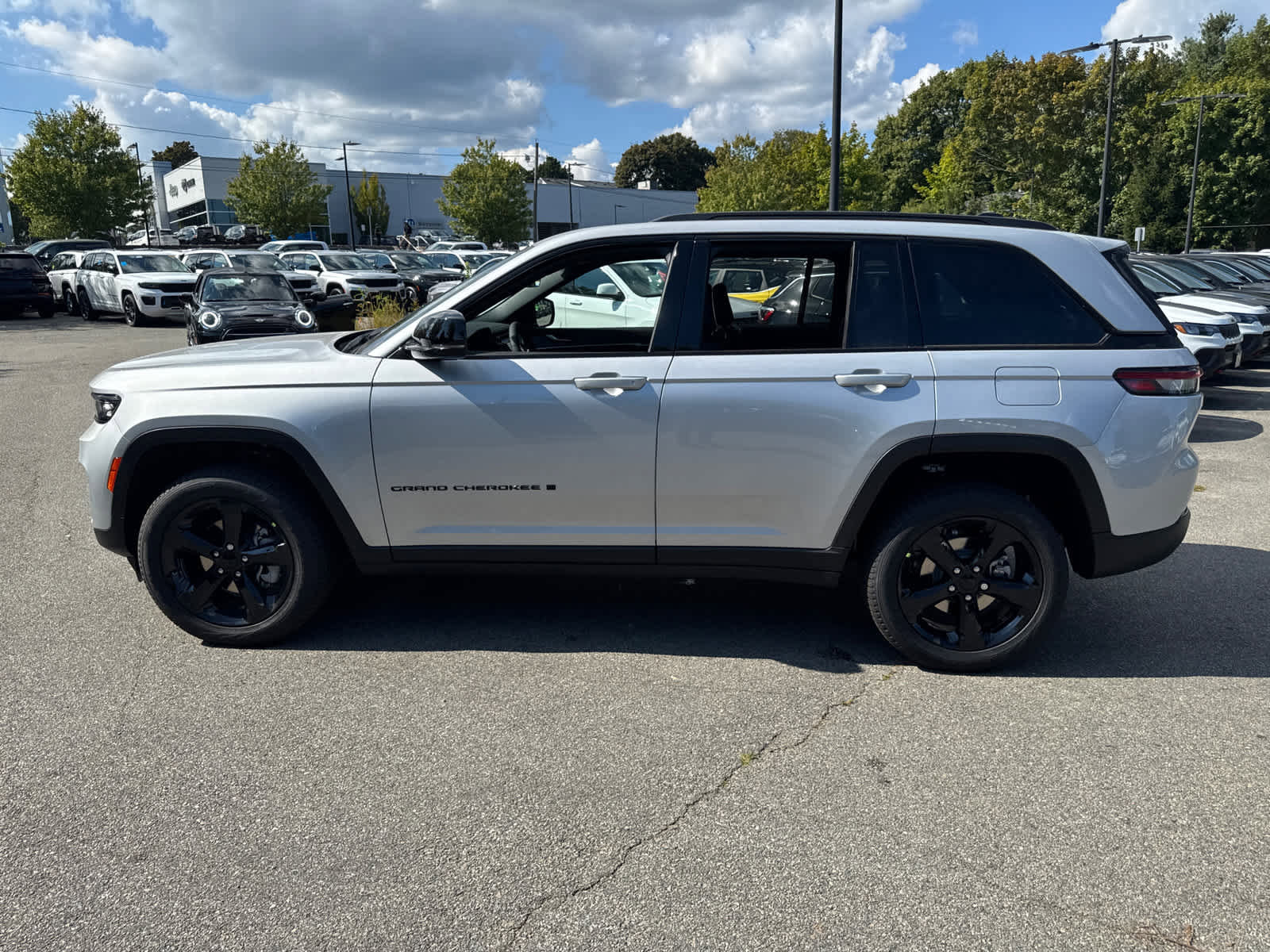 New 2025 Jeep Grand Cherokee Limited w/ Black Appearance Package image 3
