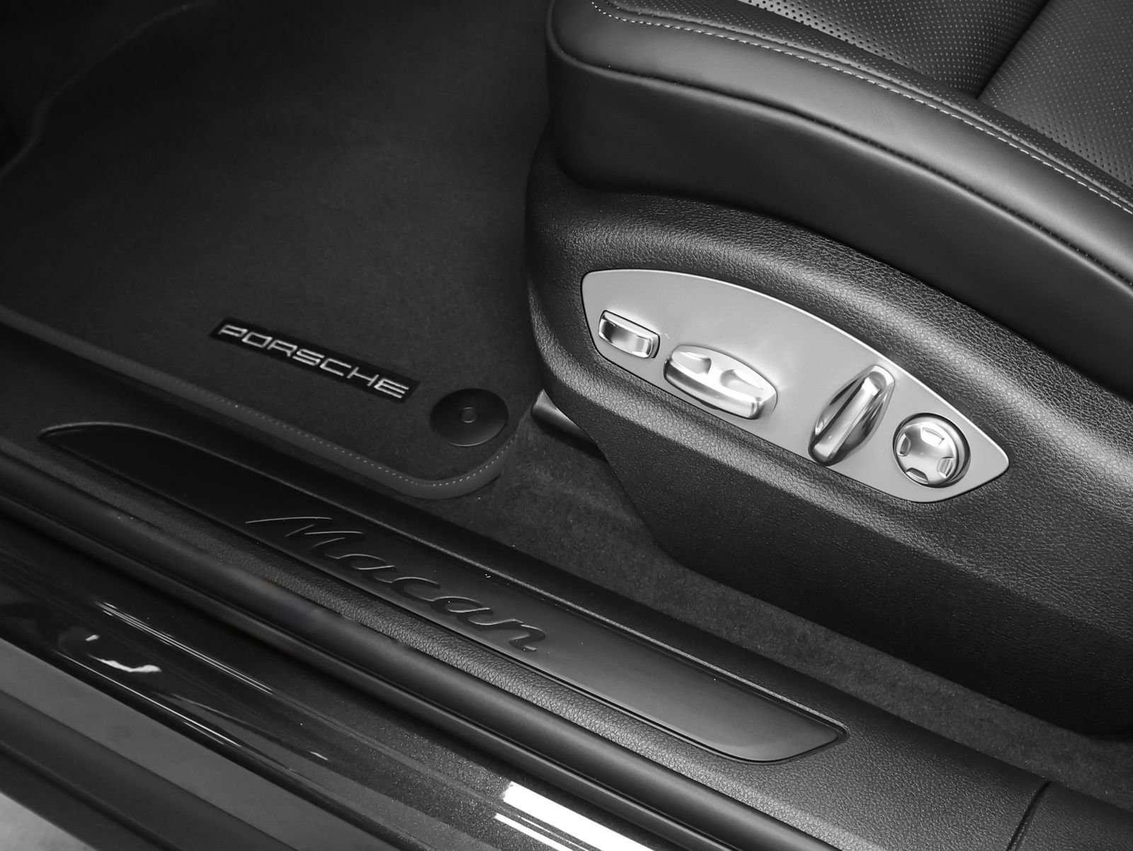 New 2026 Porsche Macan AWD/4WD image 27