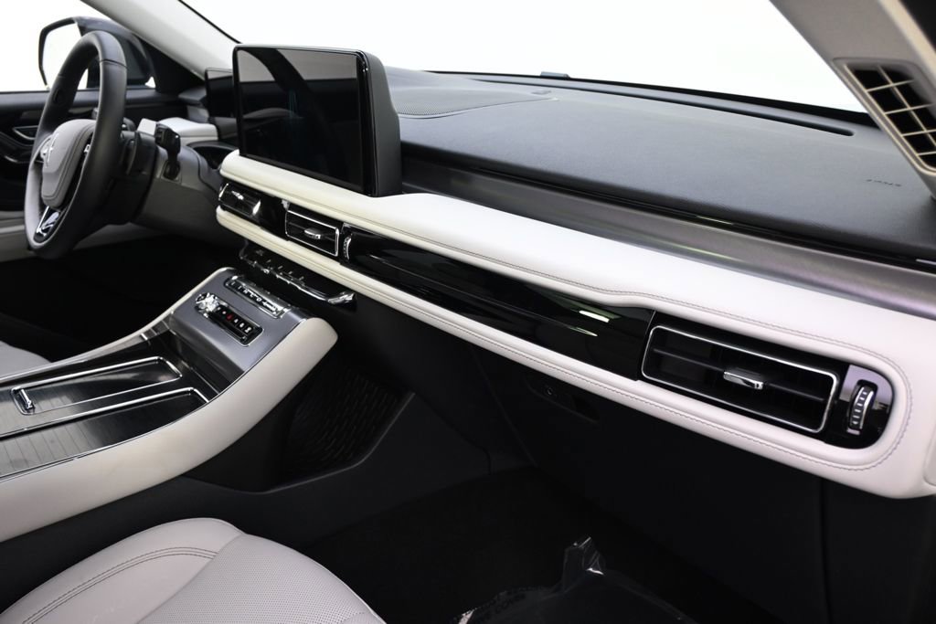 New 2026 Lincoln Aviator AWD image 15