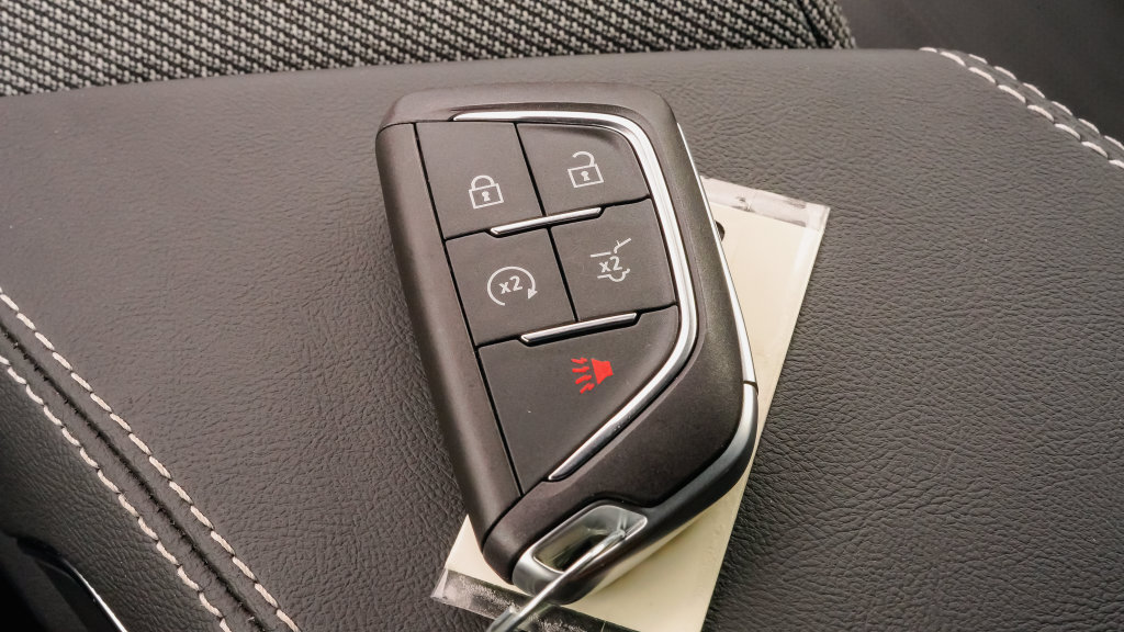 New 2027 Cadillac Optiq Premium Luxury w/ LPO, Floor Liner Package AWD/4WD image 19