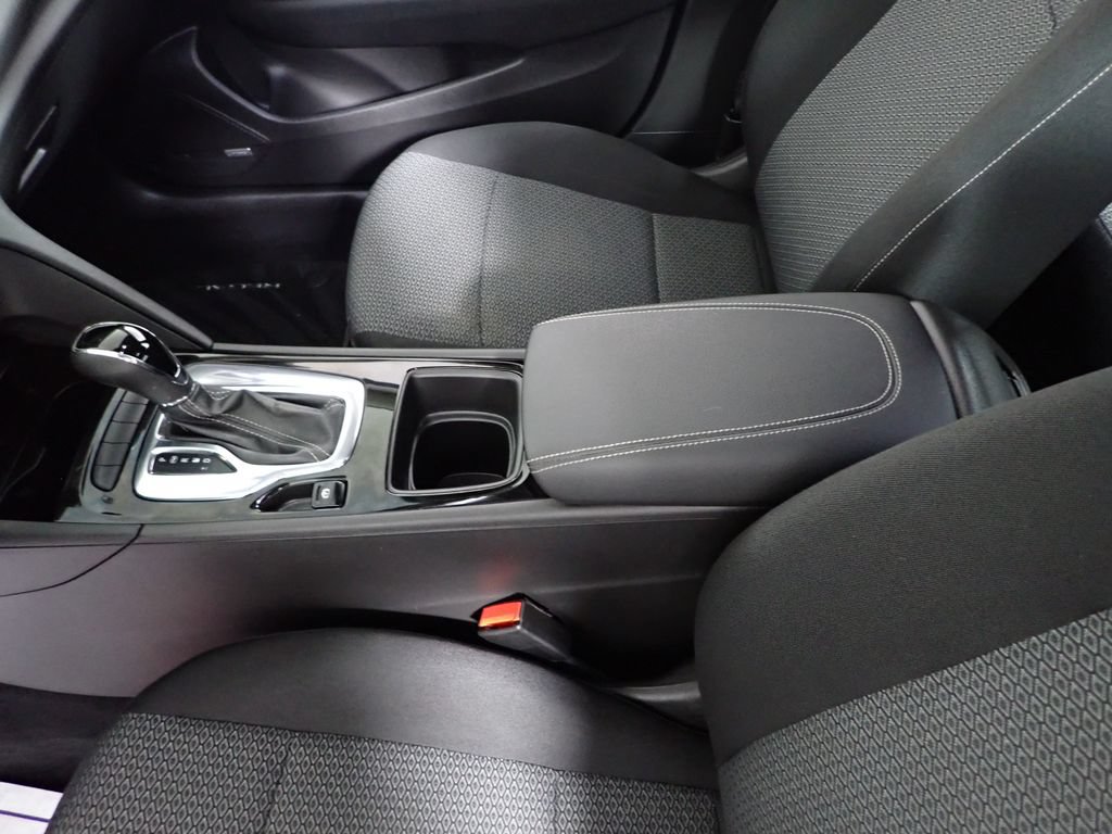 Used 2018 Buick Regal Preferred w/ Sights and Sounds Package FWD image 28