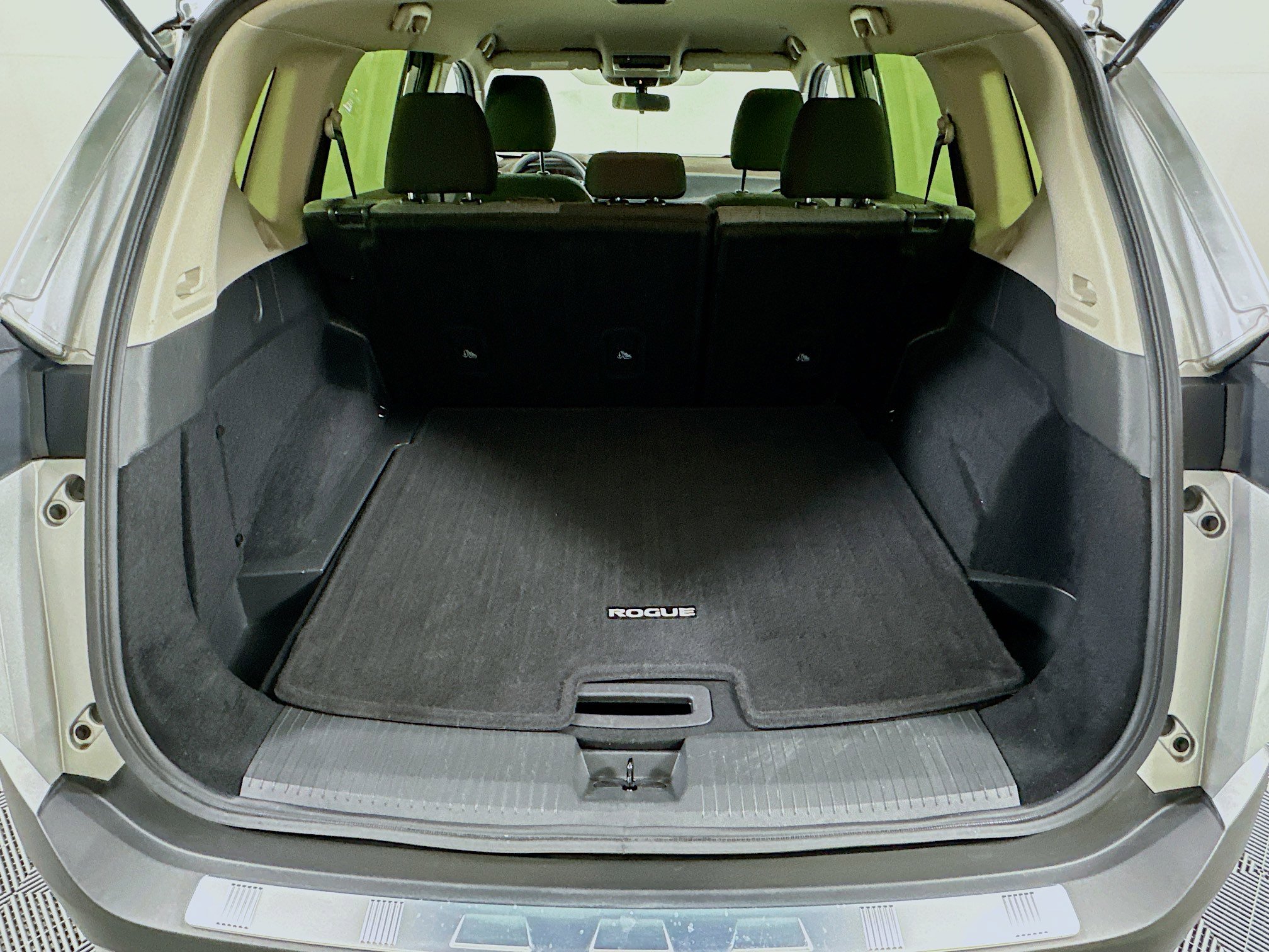 Used 2023 Nissan Rogue SV image 27