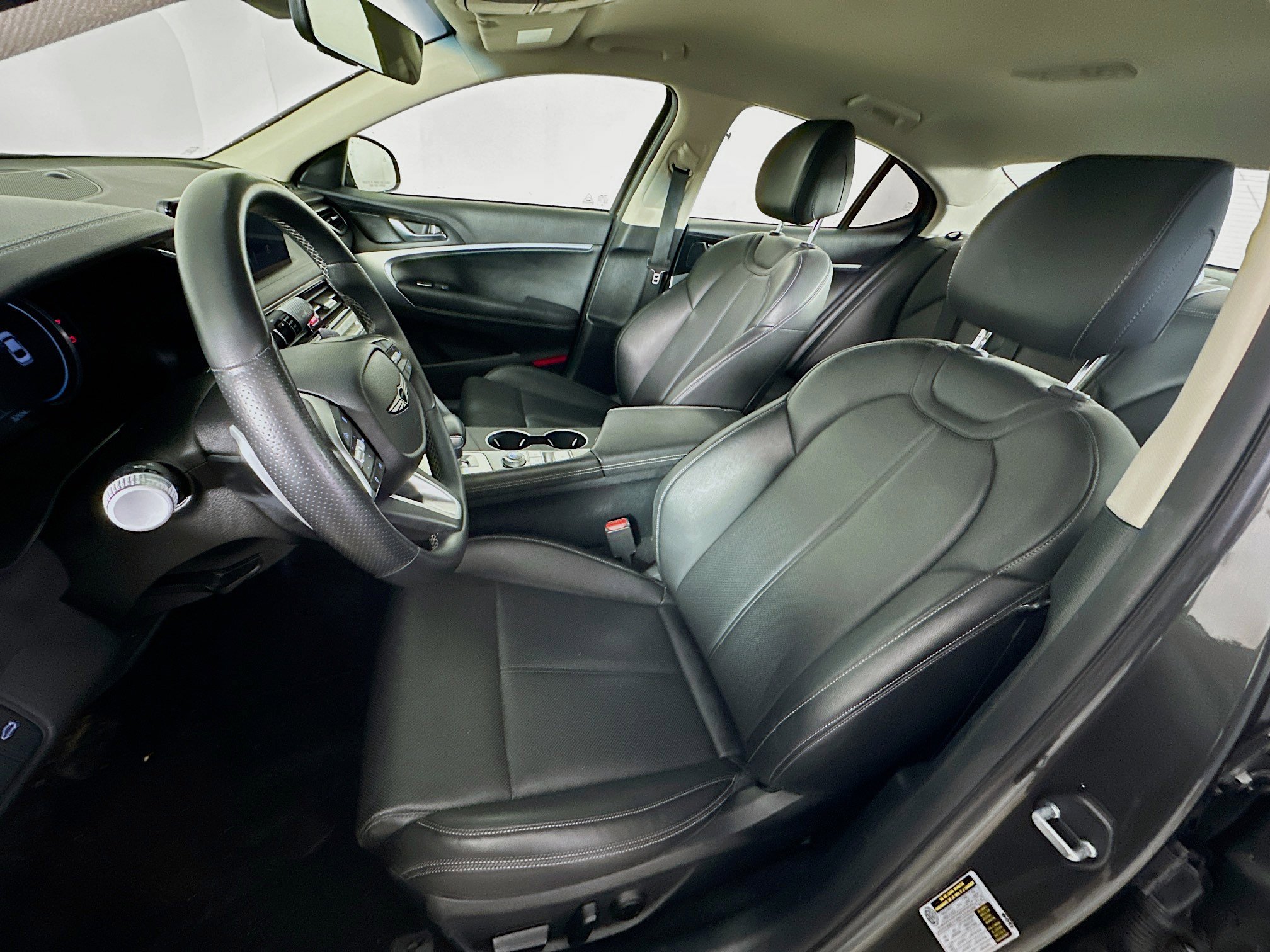 Used 2025 Genesis G70 2.5T image 13