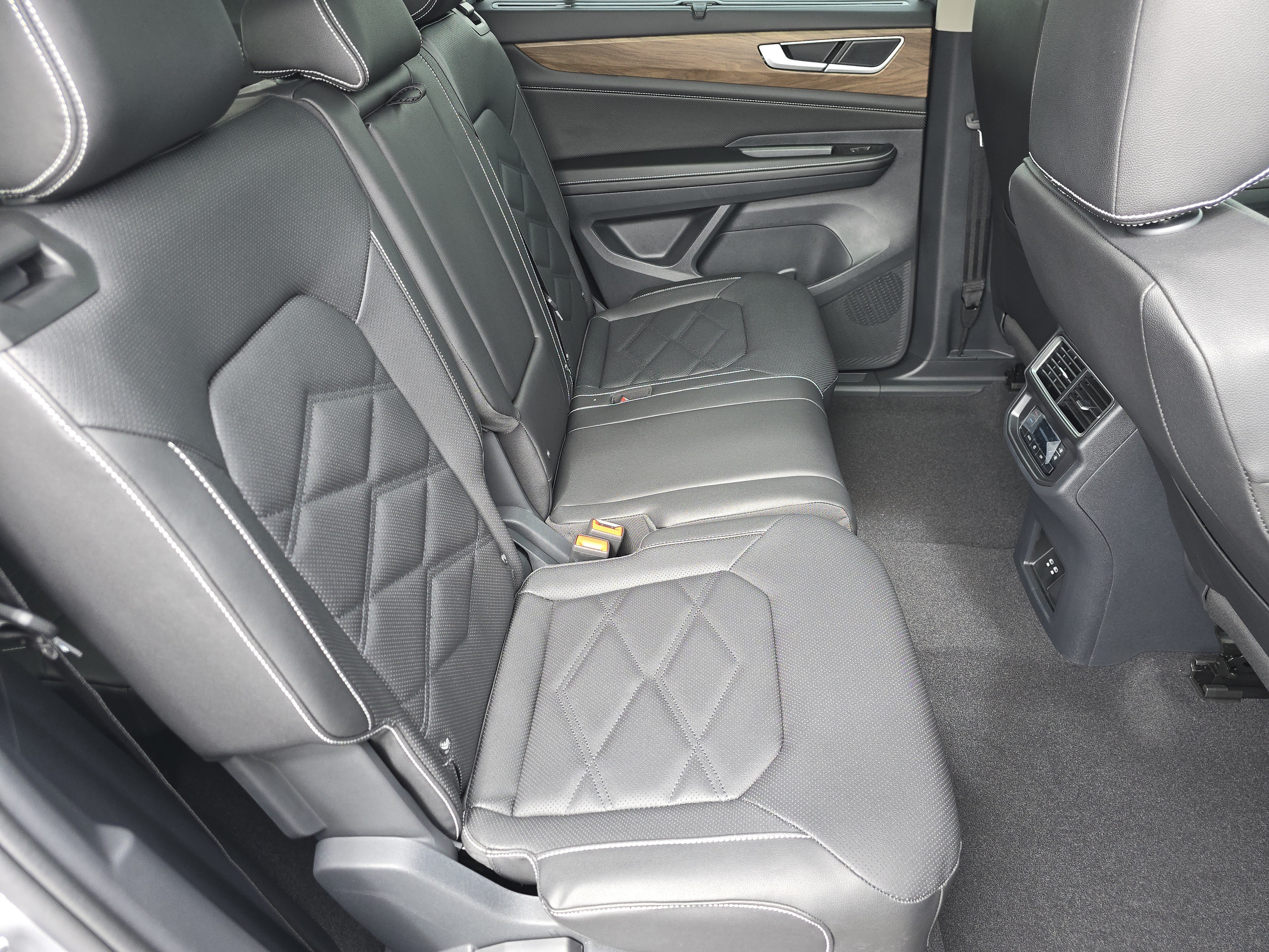 New 2026 Volkswagen Atlas SE FWD image 17
