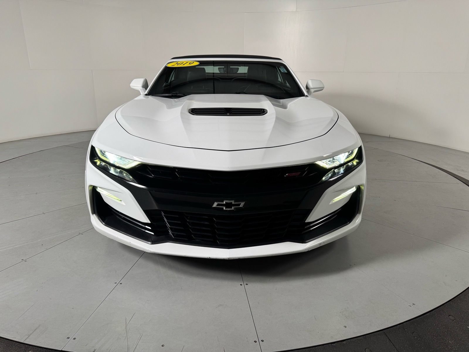 Used 2019 Chevrolet Camaro SS RWD image 9