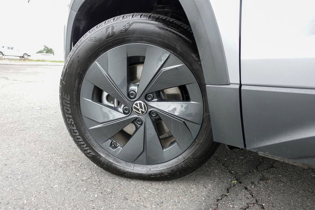 Certified 2025 Volkswagen Taos S image 10