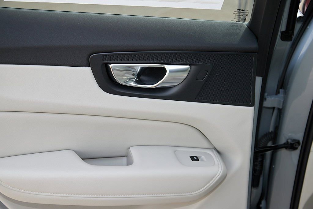 New 2026 Volvo XC60 B5 Ultra w/ Protection Package Premier image 20