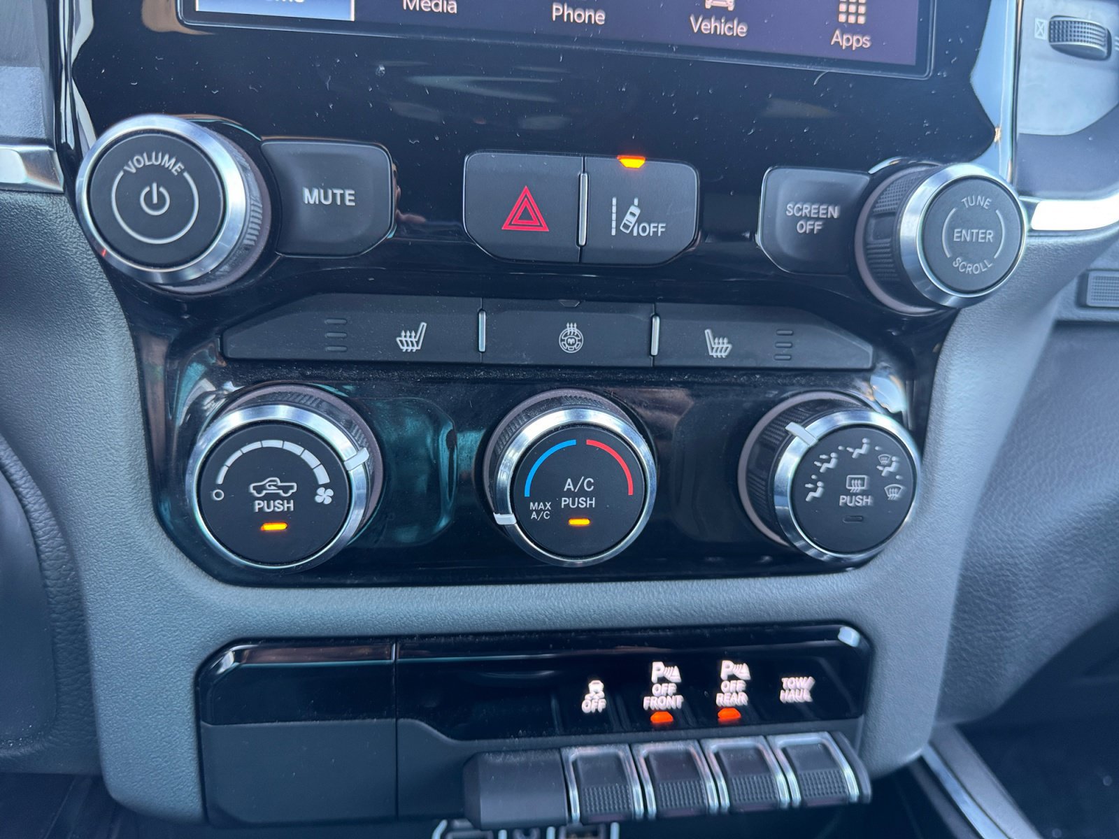 Used 2025 RAM 1500 Big Horn AWD/4WD image 23