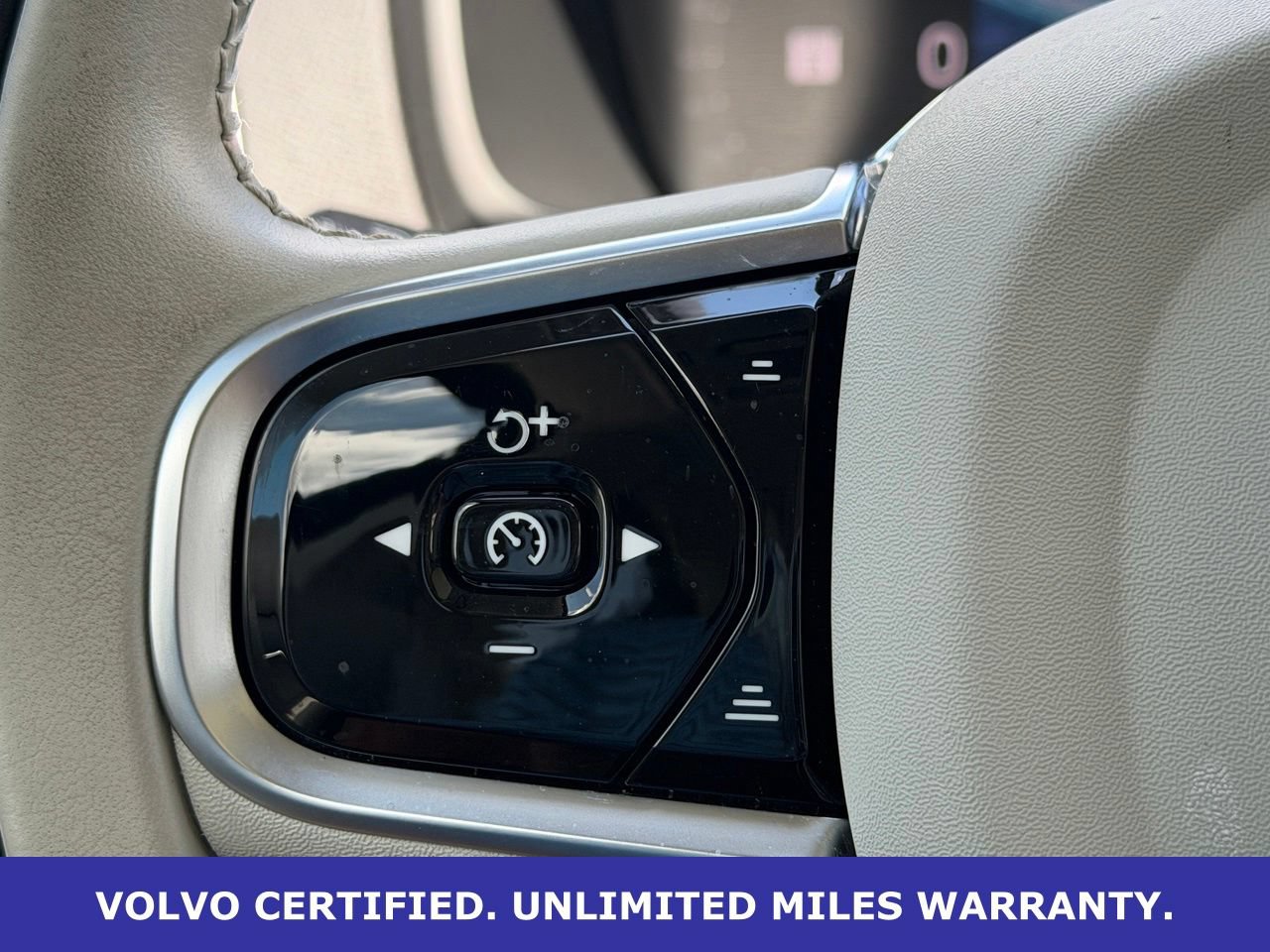 Certified 2025 Volvo XC90 B5 Core w/ Protection Package Premier AWD/4WD image 18