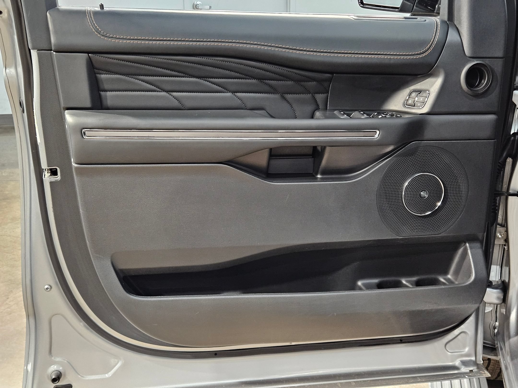 Used 2023 Ford Expedition Max Platinum AWD/4WD image 20