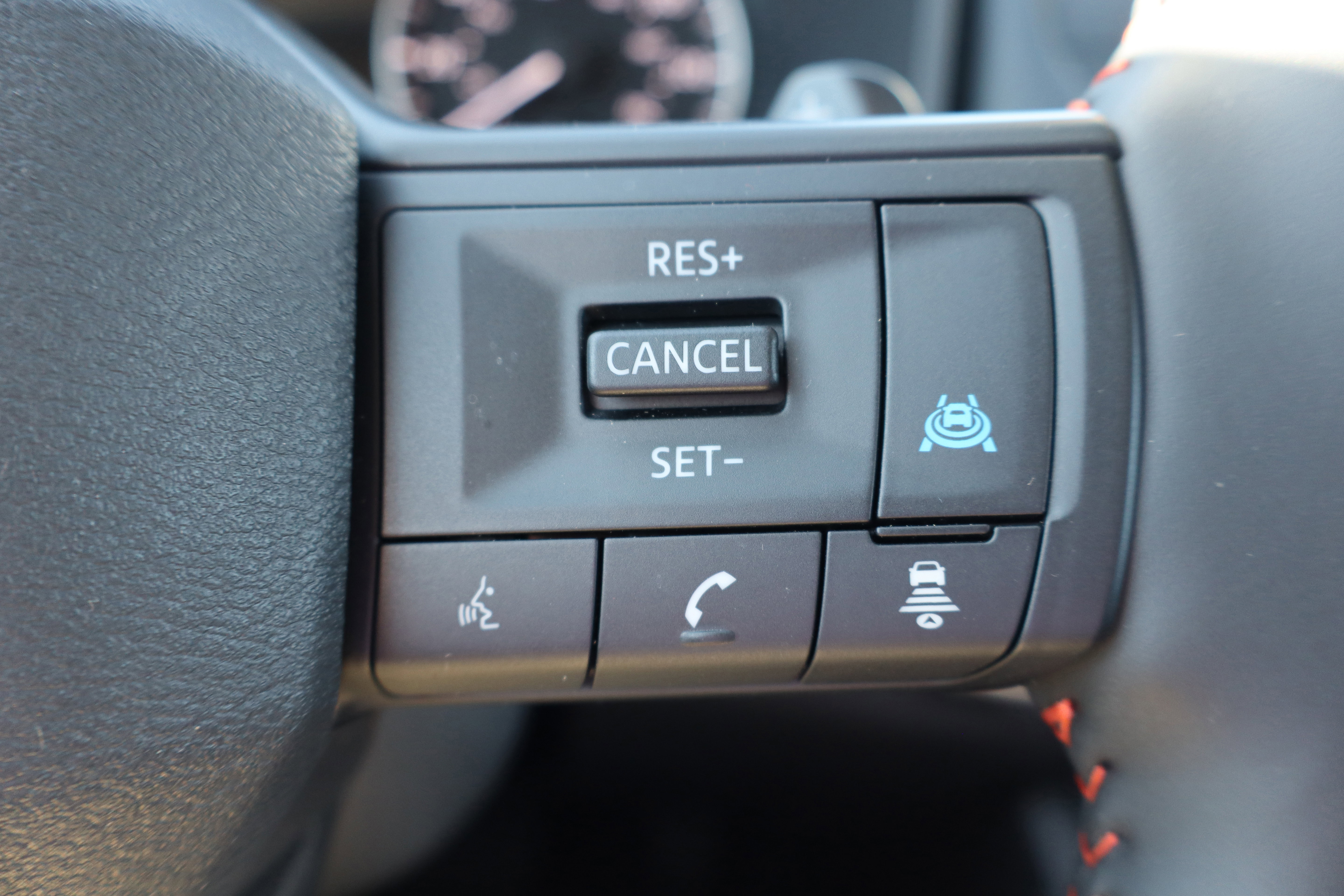 Used 2025 Nissan Rogue SV image 18